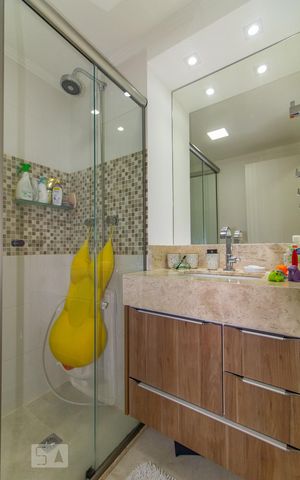 Apartamento à venda com 67m², 2 quartos e 1 vaga Apartamento à venda com 67m², 2 quartos e 1 vagaBanheiro Social