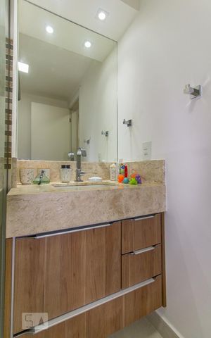 Apartamento à venda com 67m², 2 quartos e 1 vaga Apartamento à venda com 67m², 2 quartos e 1 vagaBanheiro Social