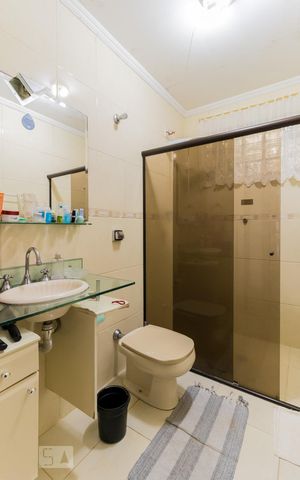 Casa à venda com 180m², 2 quartos e 3 vagas Casa à venda com 180m², 2 quartos e 3 vagasBanheiro