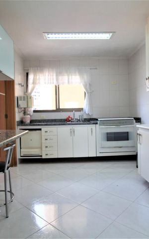 Apartamento para alugar com 134m², 4 quartos e 3 vagasCozinha