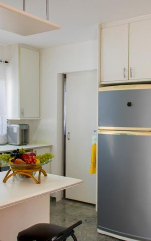 Casa à venda com 630m², 4 quartos e 8 vagas Casa à venda com 630m², 4 quartos e 8 vagasCozinha