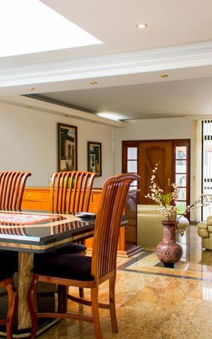 Casa à venda com 630m², 4 quartos e 8 vagas Casa à venda com 630m², 4 quartos e 8 vagasSala de Jantar