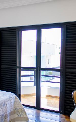 Casa à venda com 630m², 4 quartos e 8 vagas Casa à venda com 630m², 4 quartos e 8 vagasSuíte 3