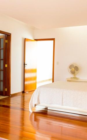 Casa à venda com 630m², 4 quartos e 8 vagas Casa à venda com 630m², 4 quartos e 8 vagasSuíte 1