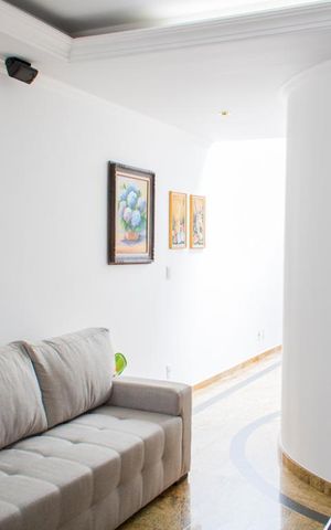 Casa à venda com 630m², 4 quartos e 8 vagas Casa à venda com 630m², 4 quartos e 8 vagasSala de TV