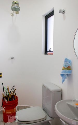 Casa à venda com 630m², 4 quartos e 8 vagas Casa à venda com 630m², 4 quartos e 8 vagasBanheiro de Serviço