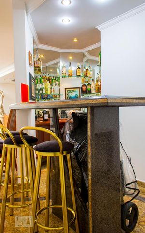 Casa à venda com 630m², 4 quartos e 8 vagas Casa à venda com 630m², 4 quartos e 8 vagasBar