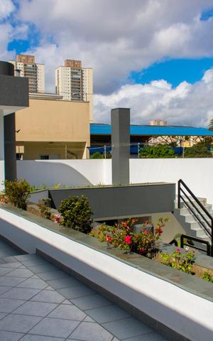 Casa à venda com 630m², 4 quartos e 8 vagas Casa à venda com 630m², 4 quartos e 8 vagasÁrea Externa