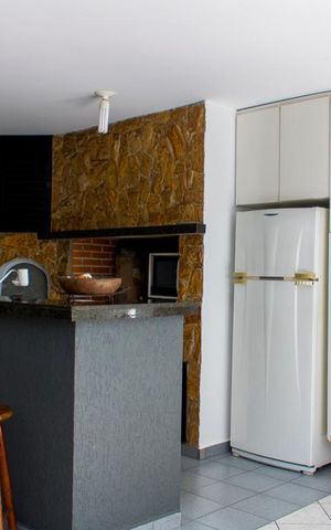 Casa à venda com 630m², 4 quartos e 8 vagas Casa à venda com 630m², 4 quartos e 8 vagasÁrea Externa