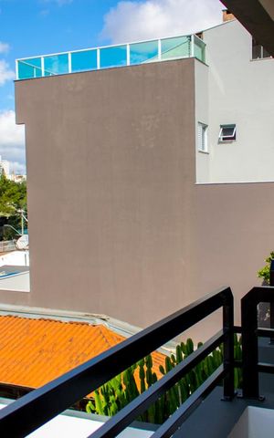 Casa à venda com 630m², 4 quartos e 8 vagas Casa à venda com 630m², 4 quartos e 8 vagasVaranda da Suíte 3