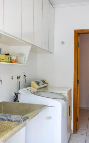 Casa à venda com 630m², 4 quartos e 8 vagas Casa à venda com 630m², 4 quartos e 8 vagasÁrea de Serviço
