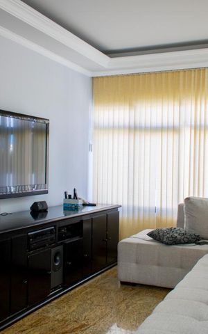 Casa à venda com 630m², 4 quartos e 8 vagas Casa à venda com 630m², 4 quartos e 8 vagasSala de TV