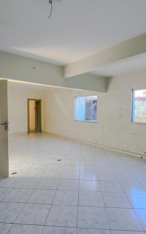 Casa à venda com 140m², 7 quartos e sem vagaSala