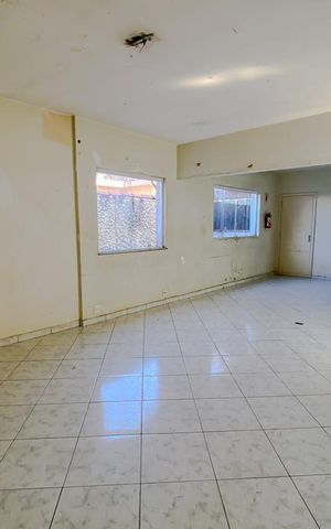 Casa à venda com 140m², 7 quartos e sem vagaSala