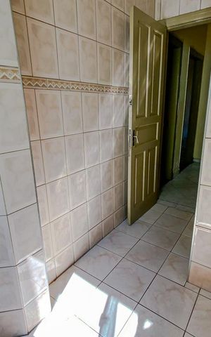 Casa à venda com 140m², 7 quartos e sem vagaBanheiro 1