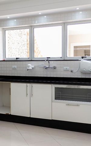 Casa para alugar com 450m², 4 quartos e 6 vagasCozinha