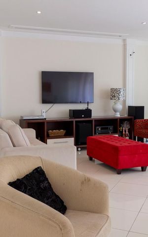 Casa para alugar com 450m², 4 quartos e 6 vagasSala 1