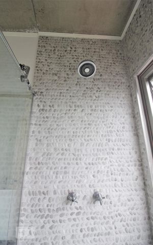 Apartamento à venda com 75m², 2 quartos e 2 vagasChuveiro