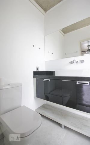 Apartamento à venda com 75m², 2 quartos e 2 vagasBanheiro da suíte