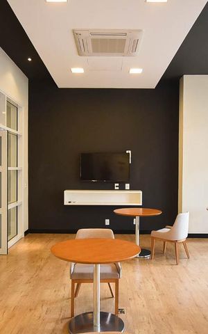 Studio à venda com 35m², 1 quarto e 1 vaga Studio à venda com 35m², 1 quarto e 1 vagaSalão de festa