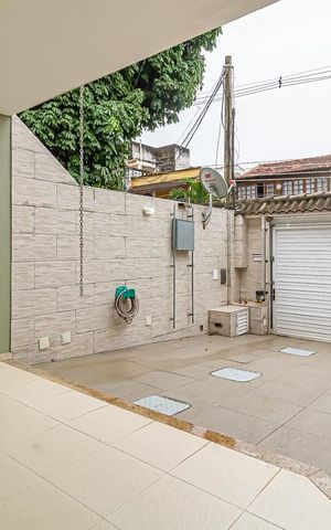 Casa à venda com 156m², 3 quartos e 1 vaga Casa à venda com 156m², 3 quartos e 1 vagaVaranda e Garagem