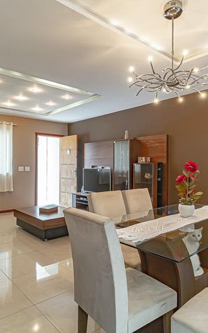 Casa à venda com 156m², 3 quartos e 1 vaga Casa à venda com 156m², 3 quartos e 1 vagaSala