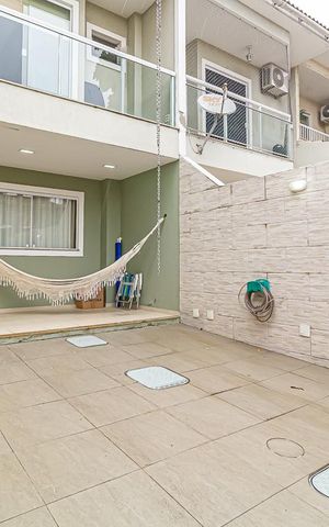 Casa à venda com 156m², 3 quartos e 1 vaga Casa à venda com 156m², 3 quartos e 1 vagaVaranda e Garagem