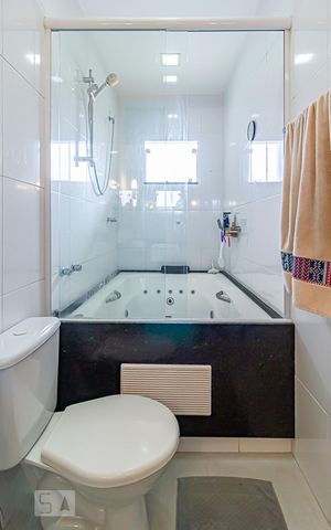 Casa à venda com 156m², 3 quartos e 1 vaga Casa à venda com 156m², 3 quartos e 1 vagaBanheiro da Suíte