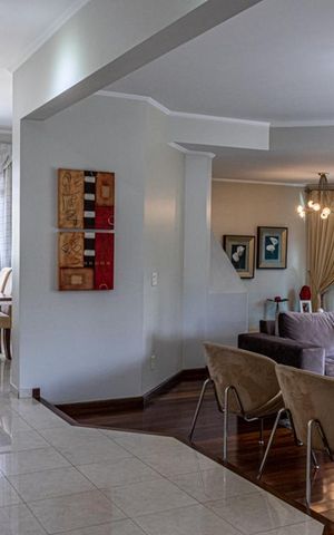 Apartamento à venda com 250m², 4 quartos e 4 vagas Apartamento à venda com 250m², 4 quartos e 4 vagasSala
