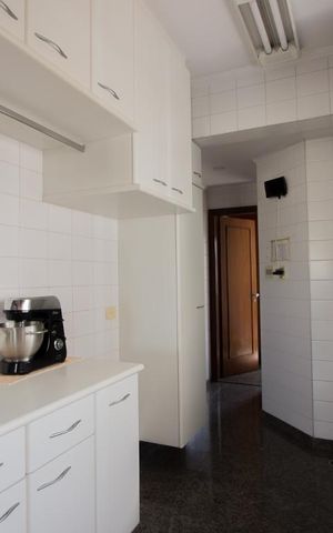 Apartamento à venda com 230m², 5 quartos e 4 vagas Apartamento à venda com 230m², 5 quartos e 4 vagasÁrea de Serviço