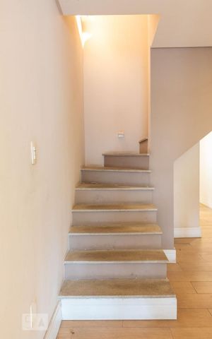 Casa à venda com 150m², 5 quartos e sem vagaEscada