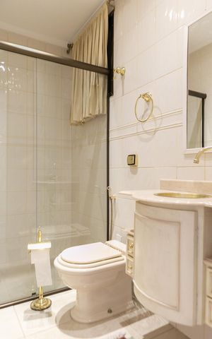 Apartamento para alugar com 219m², 4 quartos e 3 vagasBanheiro da suíte