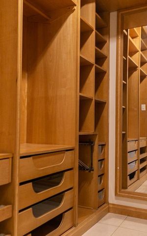 Apartamento para alugar com 219m², 4 quartos e 3 vagasCloset