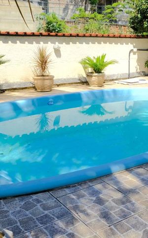 Casa à venda com 280m², 4 quartos e 2 vagasÁrea externa - piscina