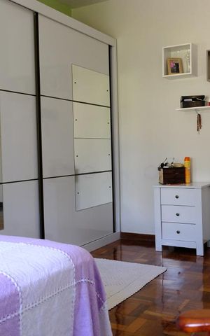 Casa à venda com 280m², 4 quartos e 2 vagasSuíte - segundo andar