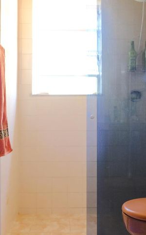 Casa à venda com 280m², 4 quartos e 2 vagasBanheiro social - segundo andar