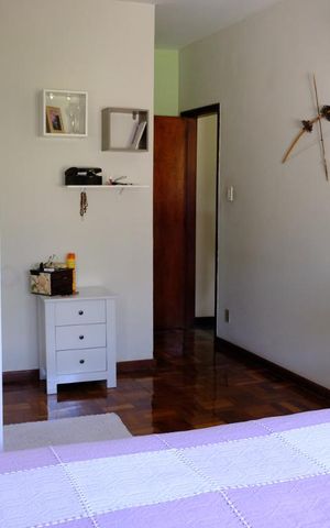 Casa à venda com 280m², 4 quartos e 2 vagasSuíte - segundo andar