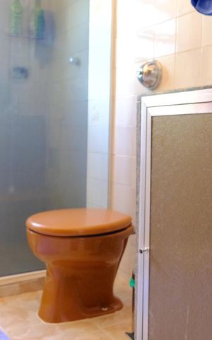 Casa à venda com 280m², 4 quartos e 2 vagasBanheiro social - segundo andar