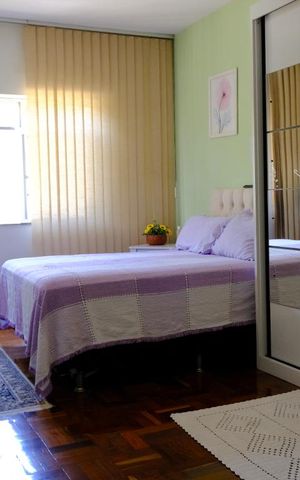 Casa à venda com 280m², 4 quartos e 2 vagasSuíte - segundo andar