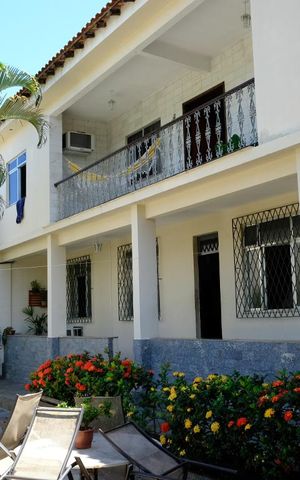 Casa à venda com 280m², 4 quartos e 2 vagasÁrea externa - fachada