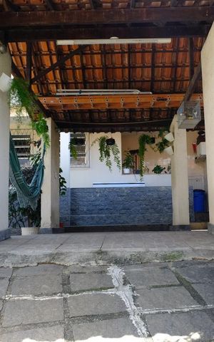 Casa à venda com 280m², 4 quartos e 2 vagasÁrea externa - estacionamento