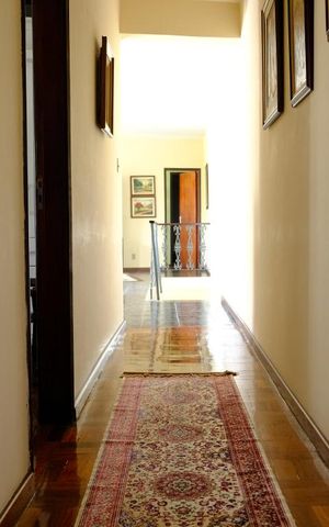 Casa à venda com 280m², 4 quartos e 2 vagasCorredor