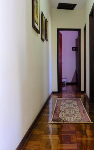 Casa à venda com 280m², 4 quartos e 2 vagasCorredor