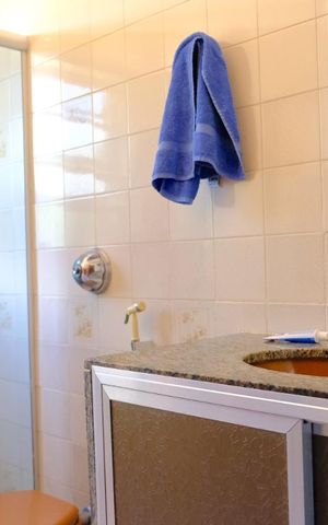 Casa à venda com 280m², 4 quartos e 2 vagasBanheiro social - segundo andar