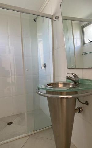 Apartamento à venda com 403m², 3 quartos e 3 vagas Apartamento à venda com 403m², 3 quartos e 3 vagasBanheiro da Suíte 2