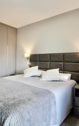 Apartamento à venda com 130m², 3 quartos e 2 vagas Apartamento à venda com 130m², 3 quartos e 2 vagasSuíte