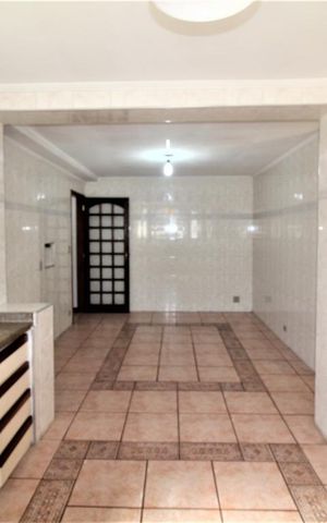 Casa para alugar com 275m², 5 quartos e 4 vagasCozinha 