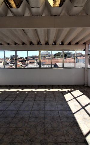 Casa para alugar com 275m², 5 quartos e 4 vagasÁrea aberta na coberutra