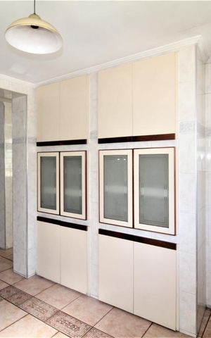 Casa para alugar com 275m², 5 quartos e 4 vagasCozinha 