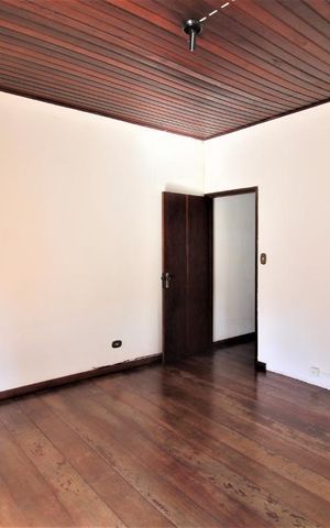 Casa para alugar com 275m², 5 quartos e 4 vagasQuarto 1 suite